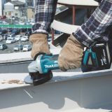 Аккумуляторная угловая шлифмашина Makita DGA506, 18 В, 125 мм, 8500 об/мин, с АКБ 3 Ач и ЗУ (DGA506P1Z)