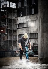 Молоток отбойный Makita 28 мм 2000 Вт 1-1/8" 72,8 Дж, HM1812