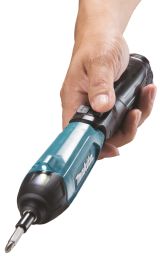 Аккумуляторная отвертка Makita DF001DW, с комплектом аксессуаров, в кейсе